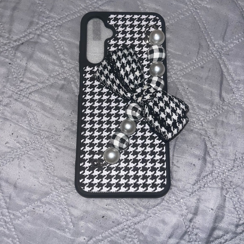 Elegant Black and White Houndstooth Phone Case